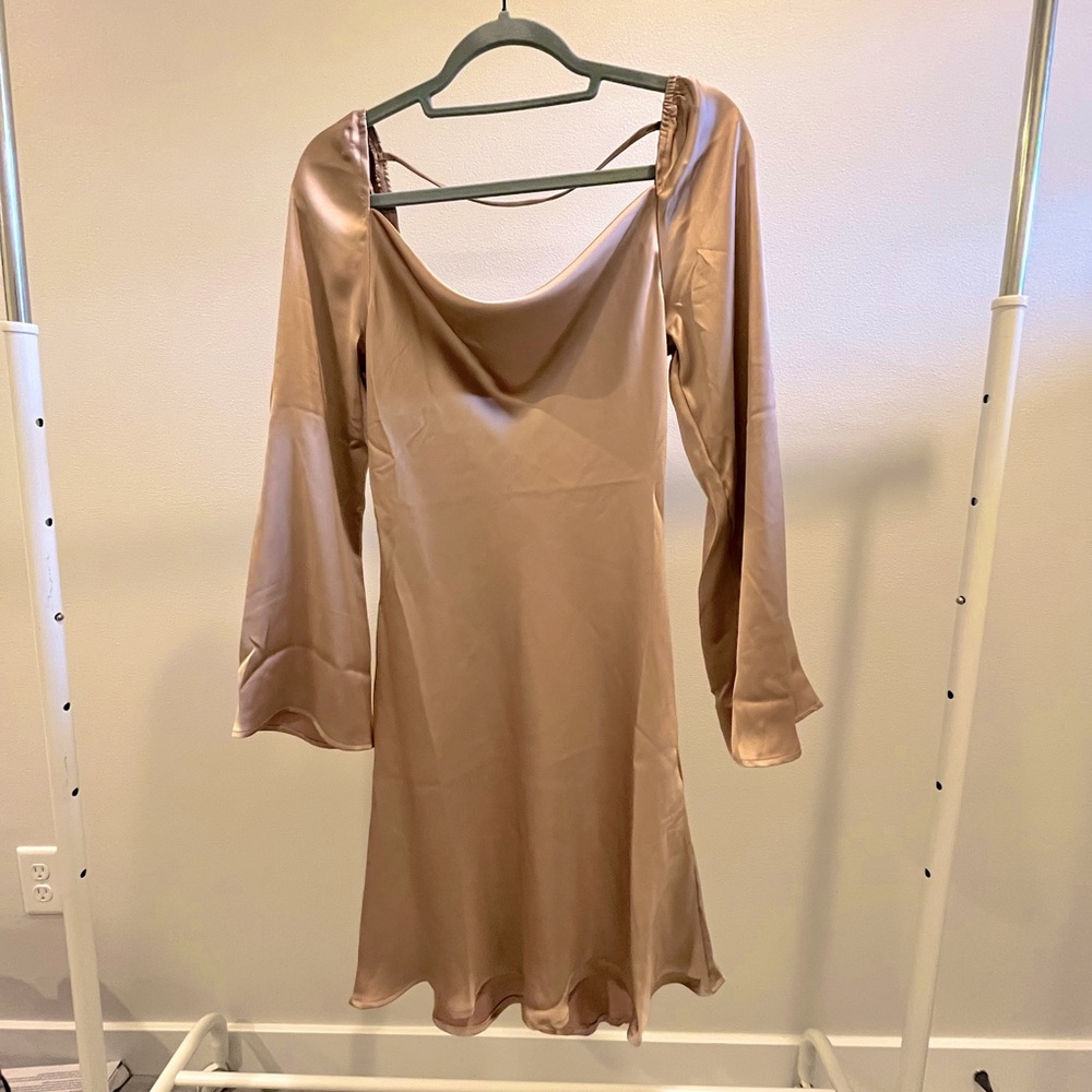 Dynamite Clothing Satin Shift Dress || NWT